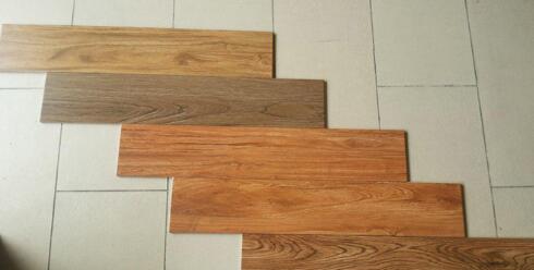 木板贴胶如何选择 木板如何贴瓷砖