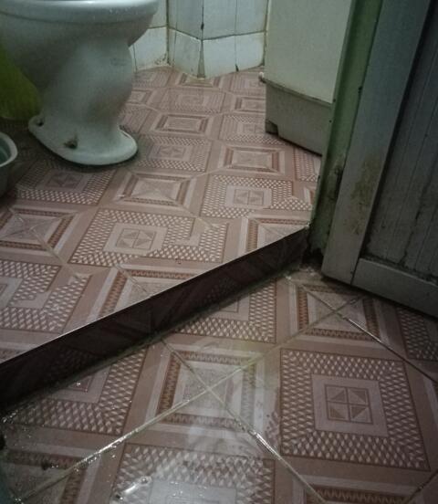 卫生间地砖滑怎么办？厕所地面太滑了怎么办？