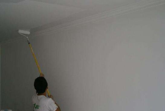贴墙纸好还是刷白墙好？你家墙面你打算贴墙纸还是刷乳白漆？1