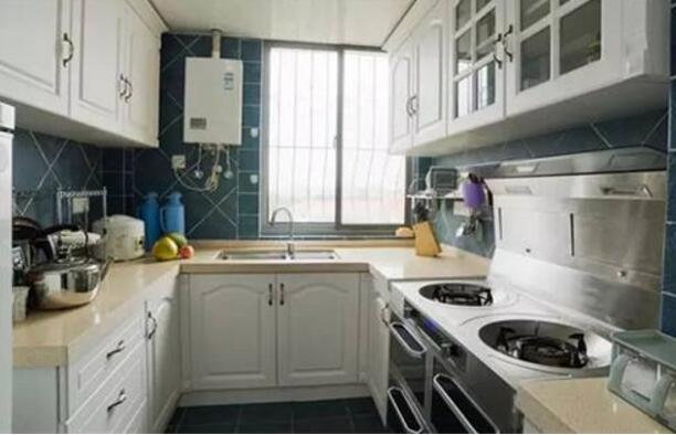 厨房装修注意事项及细节  像厨房地面、插座以及厨房档口应该如何设计装修？