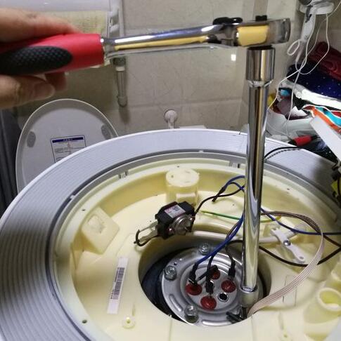 电热水器怎么清洗？蜜罐蚁图文教您怎么清洗电热水器内部的污垢6