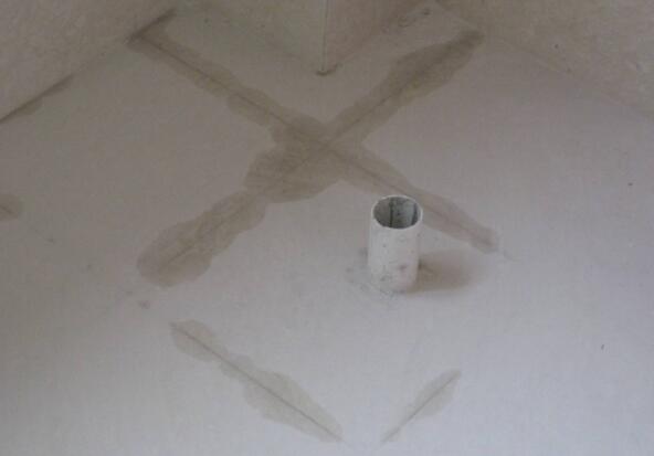 卫生间地砖缝隙出现渗水怎么办？什么原因导致？怎么维修？2