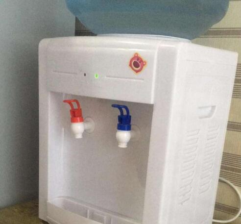 饮水机烧开的水是多少度？饮水机里面的水能烧开吗？2