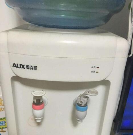 饮水机烧开的水是多少度？饮水机里面的水能烧开吗？3
