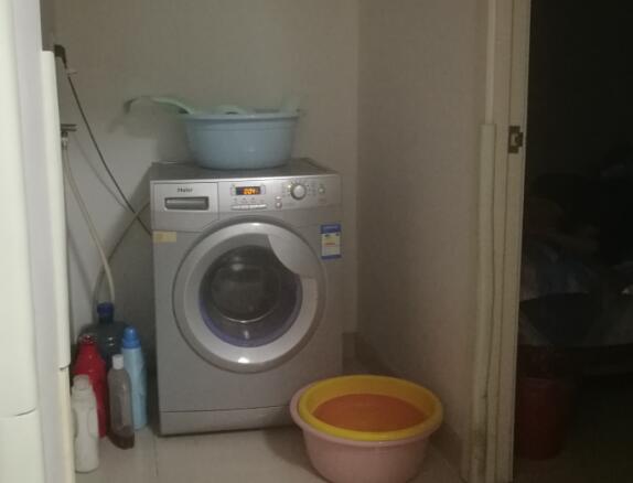 海尔全自动滚筒洗衣机脱水时噪音巨大怎么回事？怎么办？2
