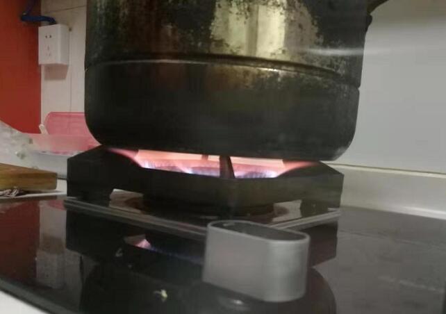 燃气灶的火是红色的怎么回事？2