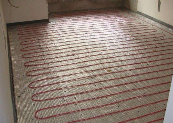 地暖铺木地板好还是瓷砖好？哪个更适合地暖使用？4