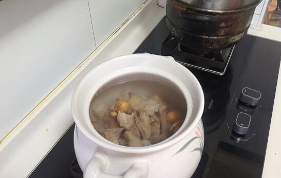 老母鸡汤的做法  最正宗老母鸡黄汤做法5