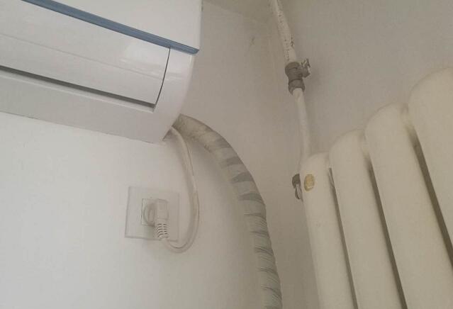 空调冷凝水管漏水怎么处理？是什么原因？怎么解决？1