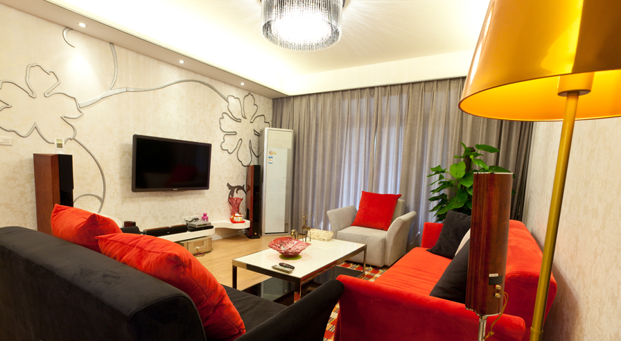 合肥银马公寓现代客厅创意电视墙红色沙发客厅落地灯双层窗帘效果图