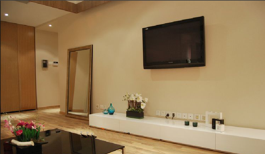 铜陵鼎城商业广场现代简约客厅实木地板客厅墙壁储物柜白色电视柜黑色茶几效果图