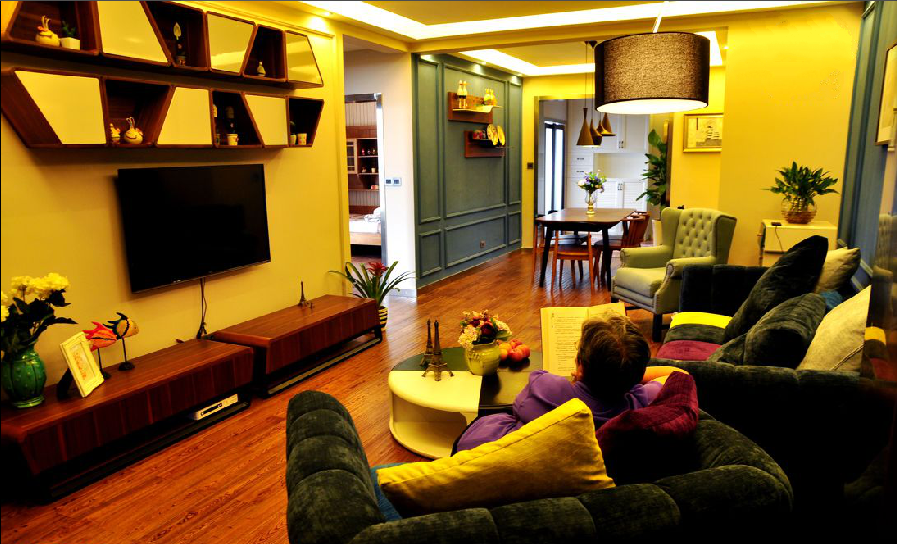 铜陵大通美食城复古地中海客厅深蓝色金丝绒面沙发黄色客厅墙壁创意客厅置物架效果图