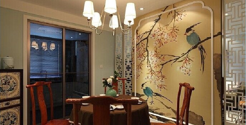 泰州金港花园中式客厅圆形餐桌椅中式花鸟壁画壁纸雕花板镂空隔断板中式玄关储物柜效果图