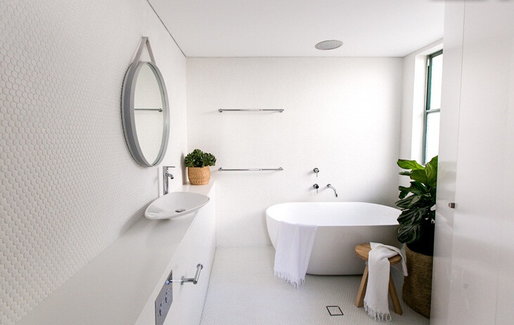 一套简洁白色浴缸美式风格淋浴室装修效果图
