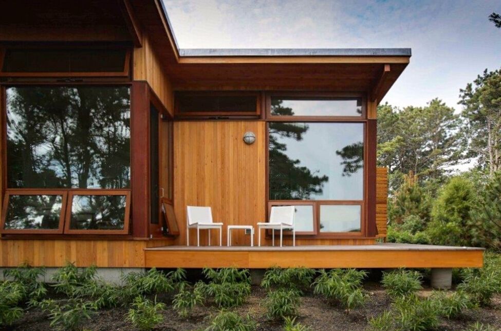 一套美式超大格局湖畔旁边的实木别墅装修效果图