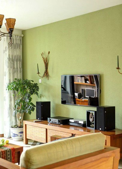 18平米草绿色电视背景墙客厅装修效果图