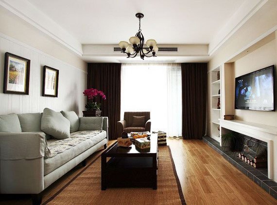 上海安丰小区简欧复古风格吊灯实木地板一字型布艺沙发客厅装修效果图