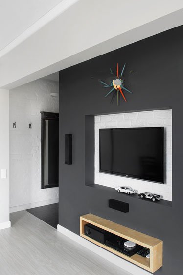 广州星河绿洲70平米两室一厅黑白色嵌入式电视墙效果图