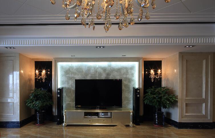 唐山金色华尔兹欧式大客厅石膏线吊顶水晶灯电视柜背景效果图