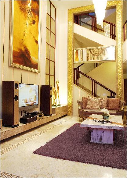 保定世达公寓欧式别墅楼梯透明隔断墙电视柜壁挂效果图