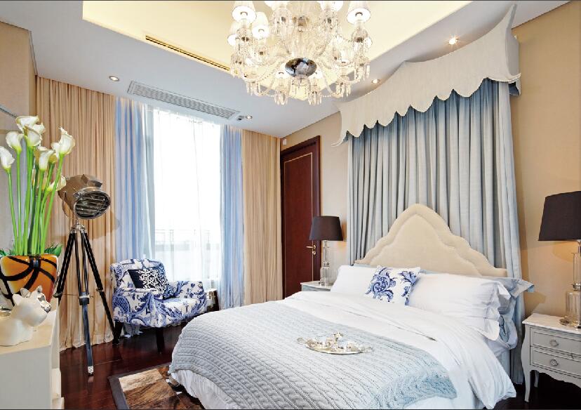 张家口融强尚品新风系统欧式卧室淡蓝色窗帘床头背景效果图