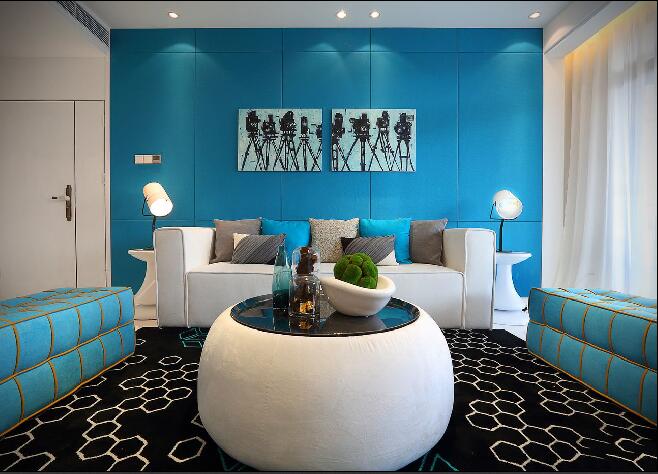 衡水百汇生活区六角蜂窝形地毯圆形茶几皮艺沙发蓝色背景墙客厅