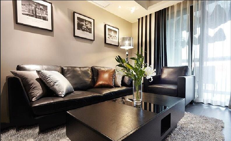 衡水金色港湾现代简约小客厅落地窗黑色真皮沙发地毯效果图