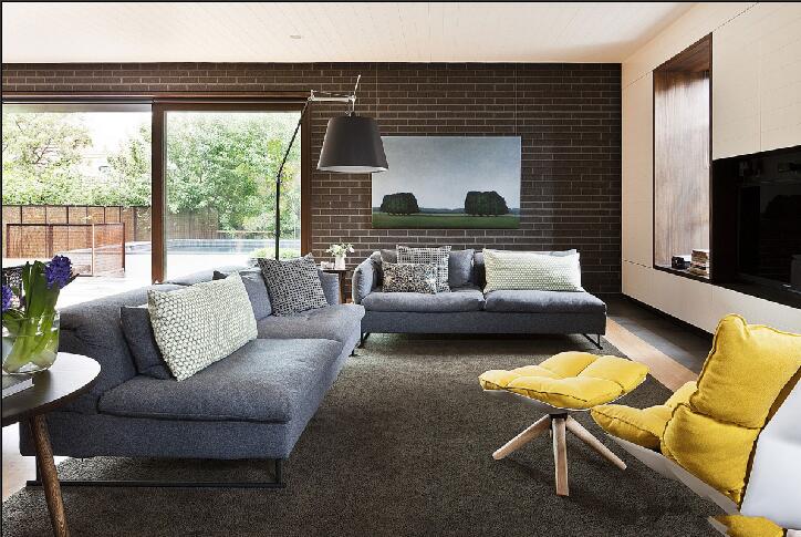 晋中经纬丽苑项目砖块电视墙L形沙发浅棕色地毯效果图