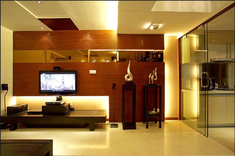 运城金地花苑40平米客厅暖黄色灯带透明厨房移门实木电视墙效果图