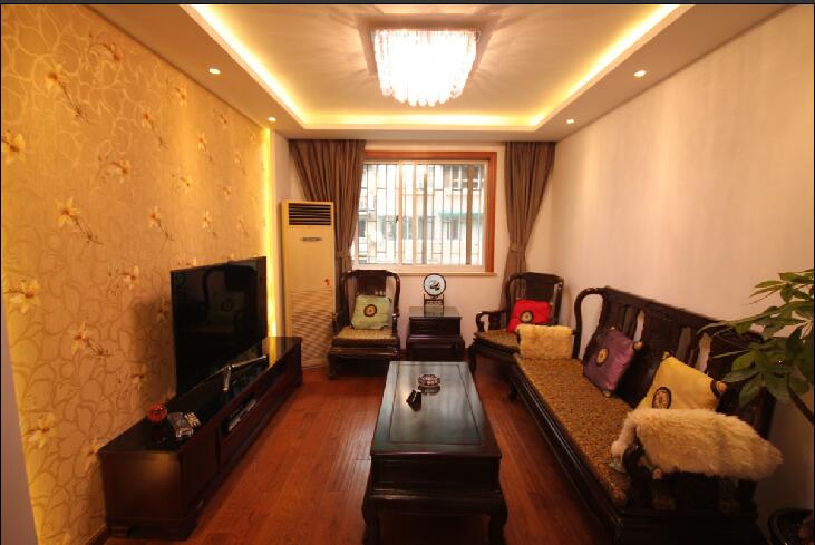忻州顺达小区中式长方形客厅中式实木椅子小窗户方灯效果图