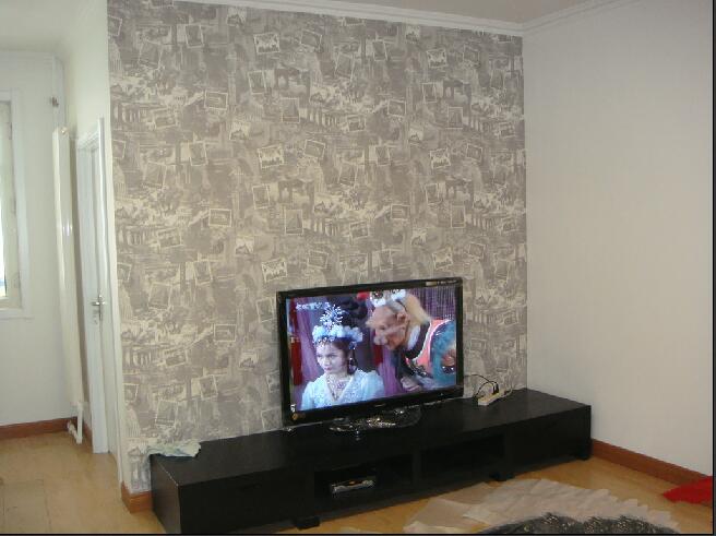 大同御龙庭简单电视墙壁纸黑色电视柜木地板效果图