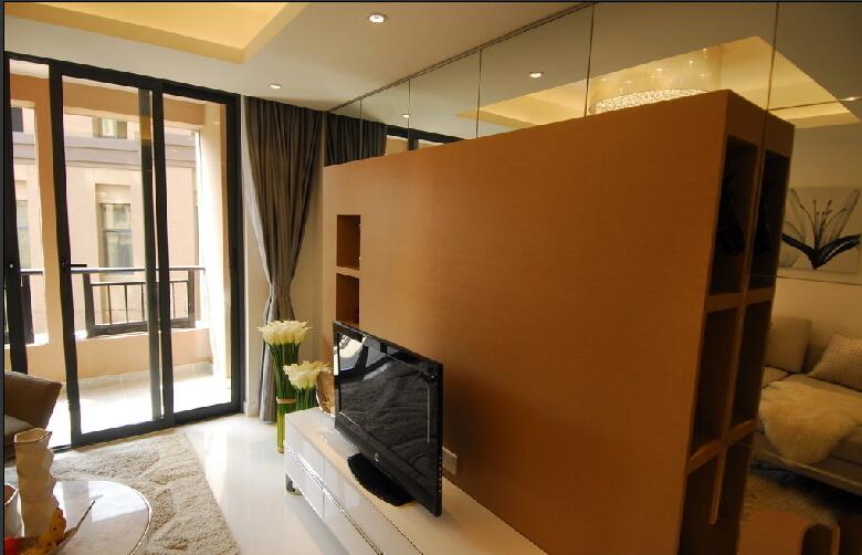 大同熙城公寓50平米客厅镜面实木电视墙开放式阳台暗色窗帘效果图