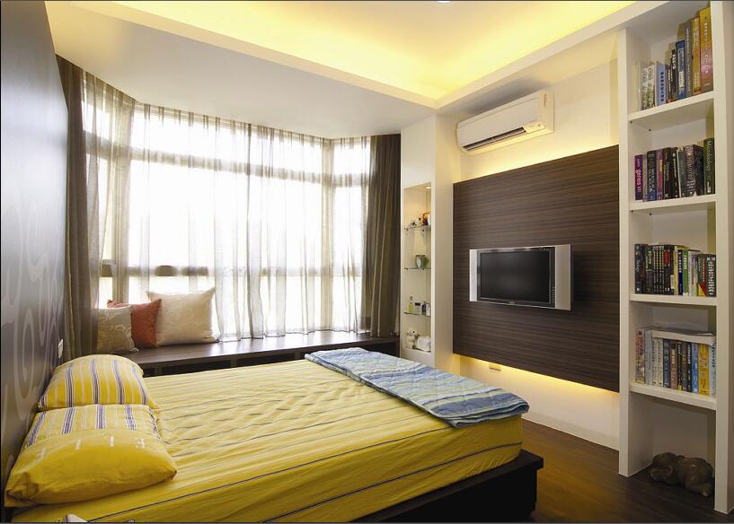 包头富民家苑30平米卧室暖黄色灯带黄色床品靠墙博古架效果图