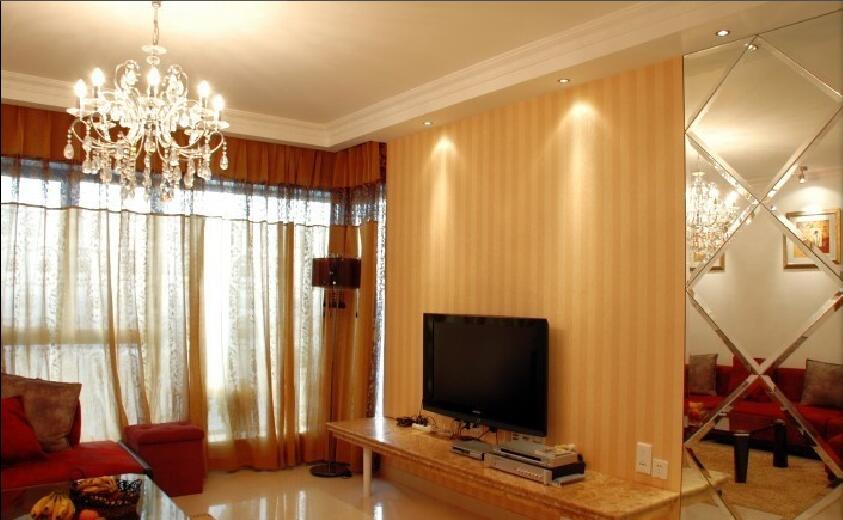阿拉善凯泰·财富方舟40平米客厅黄色条纹电视墙菱形镜面墙效果图