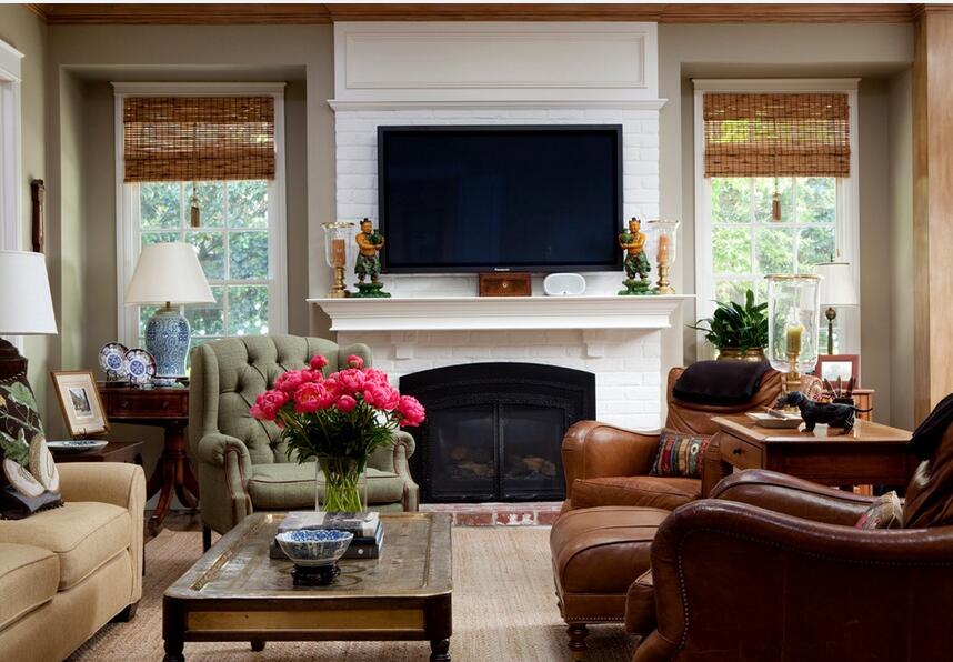 抚顺欣的花园客厅白色砌砖电视墙多窗户卷帘深棕色皮沙发效果图