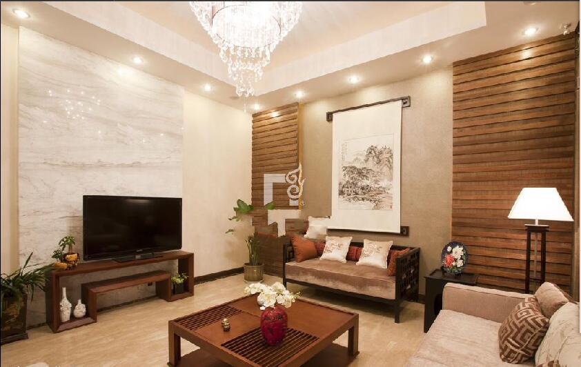 盘锦日月兴城40平米方形客厅珠帘吊灯木条沙发背景墙效果图