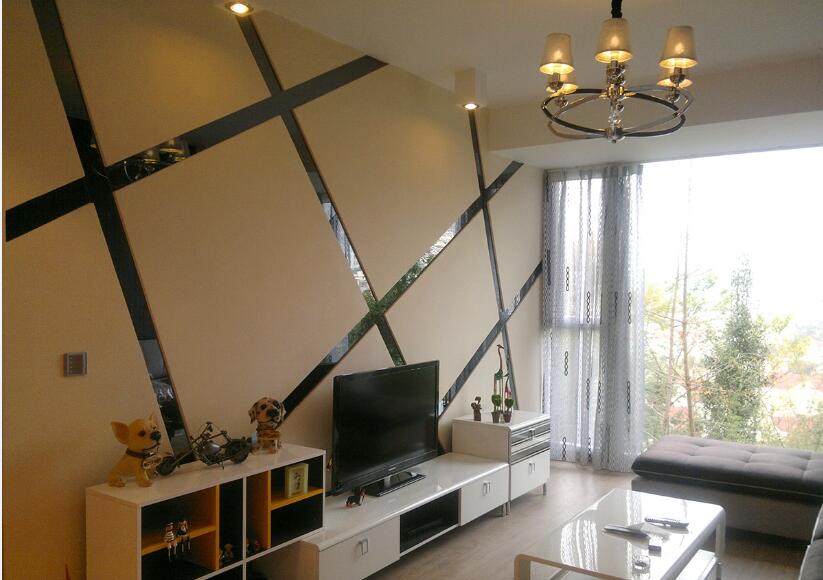 桂林富通佳园15平米现代客厅墙格子置物架玻璃镶嵌坐式电视墙吊灯效果图