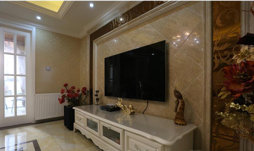 贺州凤凰花园欧式客厅黄色壁纸菱形瓷砖电视墙白色欧式电视柜效果图