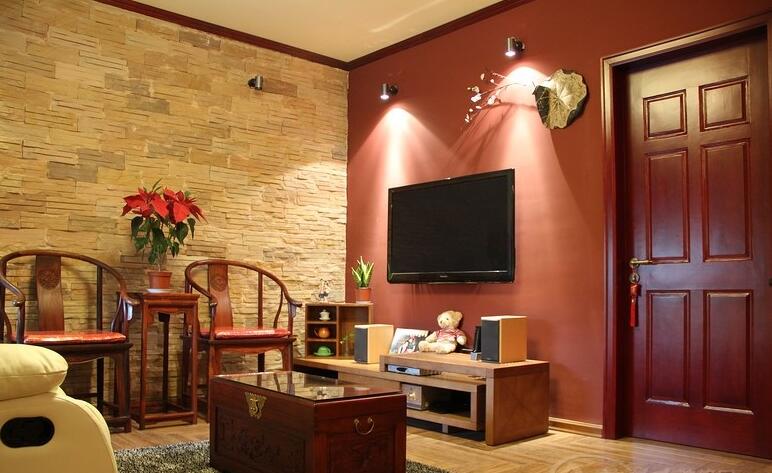 贺州在美公寓新中式客厅砌砖墙红色墙壁中式靠背椅电视墙壁灯效果图