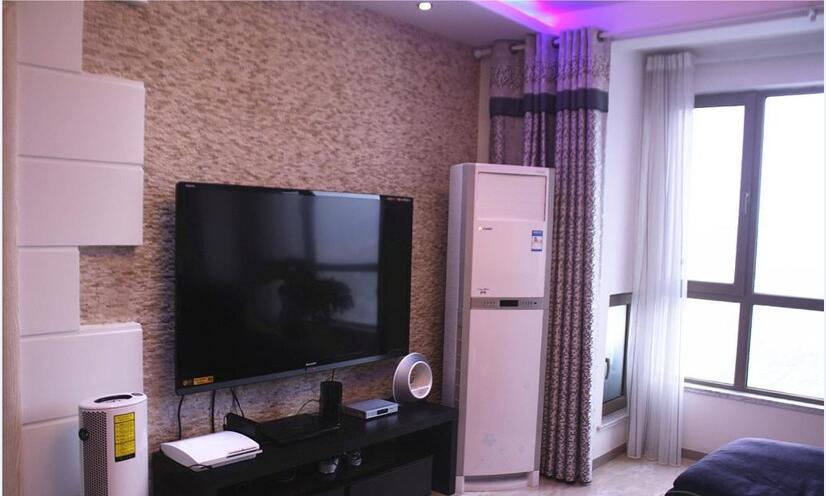 贺州怡海苑现代客厅20平米封闭式阳台黑色电视柜落地空调效果图