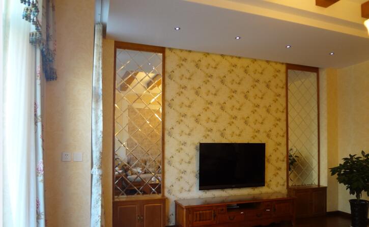 儋州世茂天城15平米小户型客厅镜面电视墙射灯吊顶效果图
