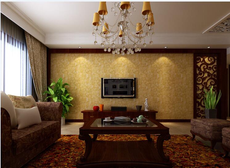 白沙四季春天温泉小镇欧式客厅吊灯红木茶几雕花板黄色电视墙摆放绿植效果图