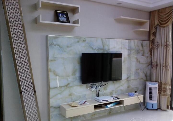 兰州底巷子现代10平米小客厅瓷砖电视墙层板置物架效果图
